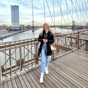 Meet your Posher, Kayley